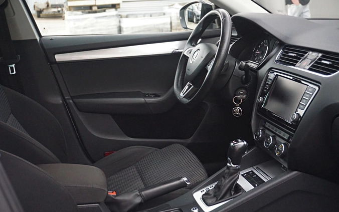 Skoda Octavia cena 49900 przebieg: 269800, rok produkcji 2015 z Miastko małe 301